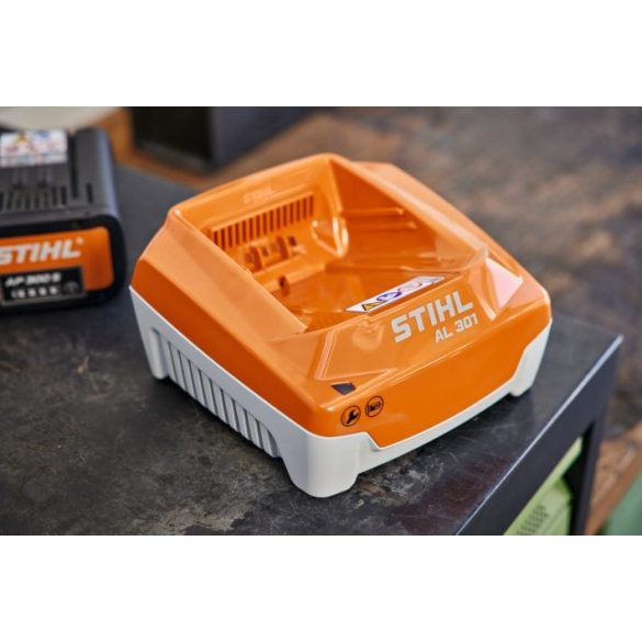 Stihl AL301 akkumulátor töltő